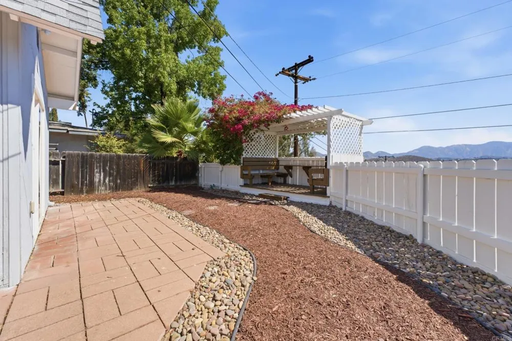 8722 Vanguard Place Lakeside, CA 92040