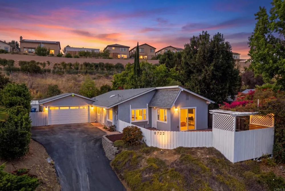 8722 Vanguard Place Lakeside, CA 92040