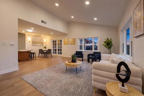 8722 Vanguard Place