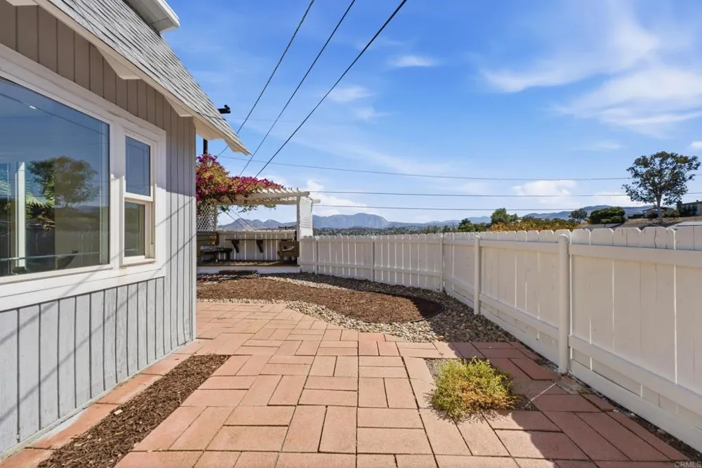 8722 Vanguard Place Lakeside, CA 92040