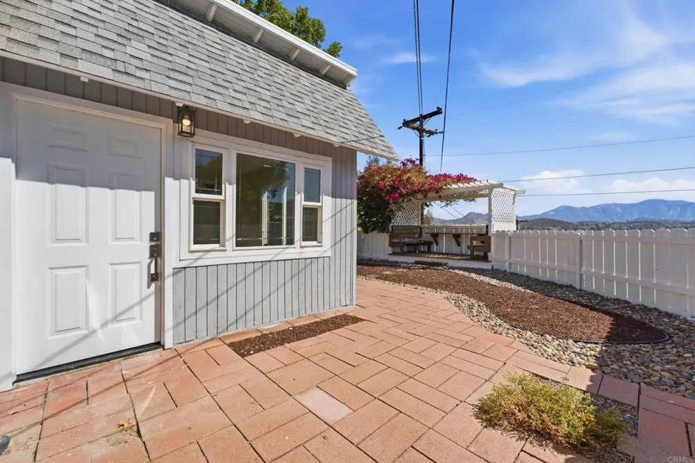 8722 Vanguard Place Lakeside, CA 92040
