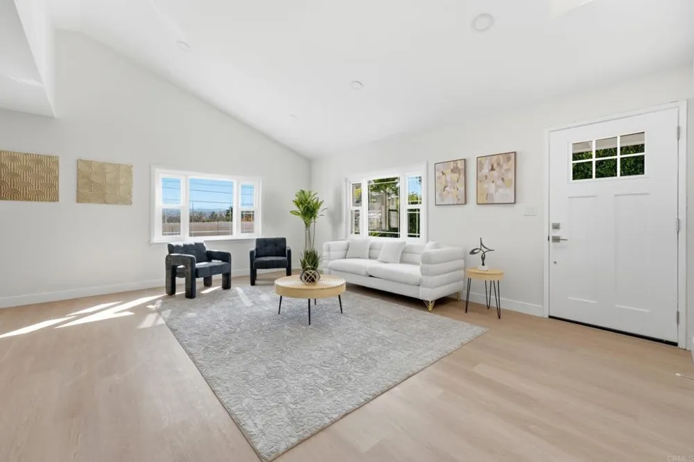 8722 Vanguard Place Lakeside, CA 92040