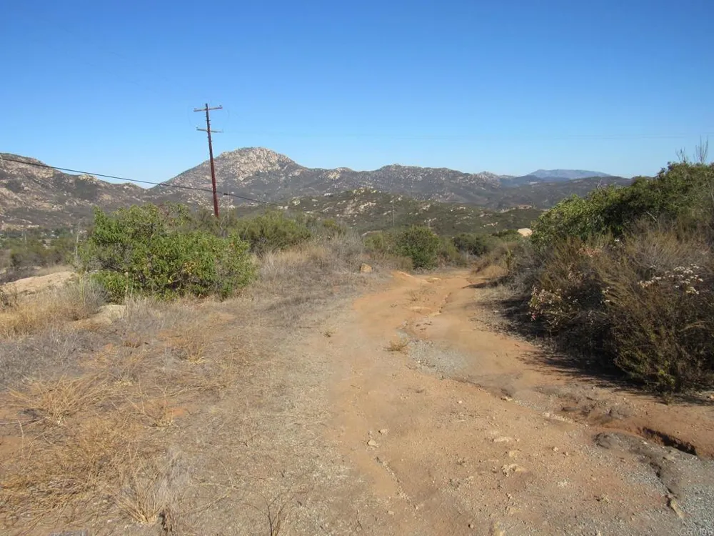 36 Leoney Court Jamul, CA 91935