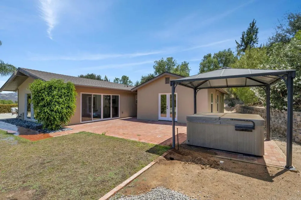 3131 Summit Drive Escondido, CA 92025