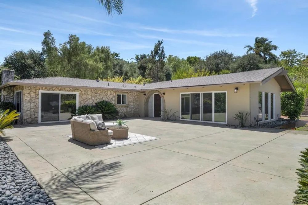 3131 Summit Drive Escondido, CA 92025