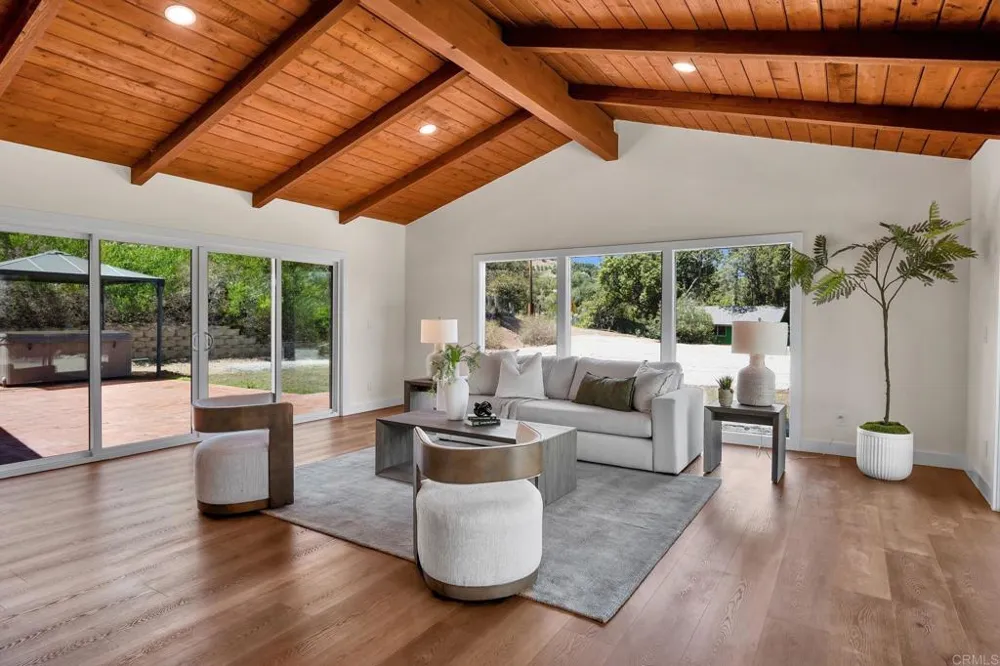 3131 Summit Drive Escondido, CA 92025