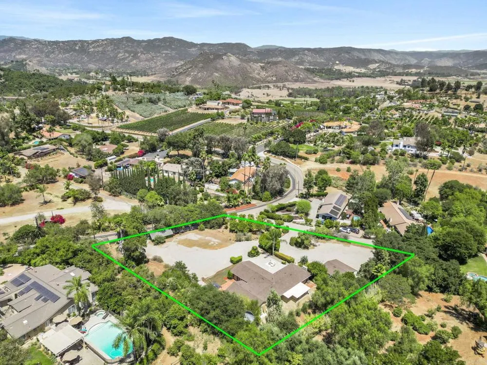 3131 Summit Drive Escondido, CA 92025
