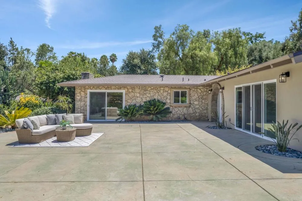 3131 Summit Drive Escondido, CA 92025