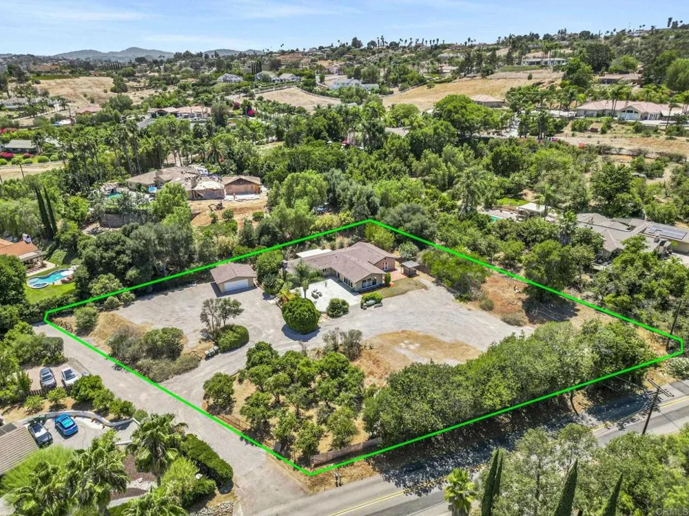 3131 Summit Drive Escondido, CA 92025