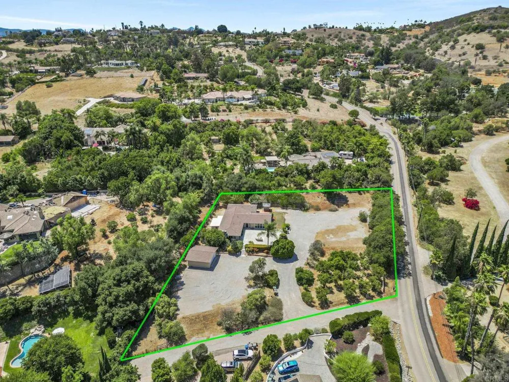 3131 Summit Drive Escondido, CA 92025