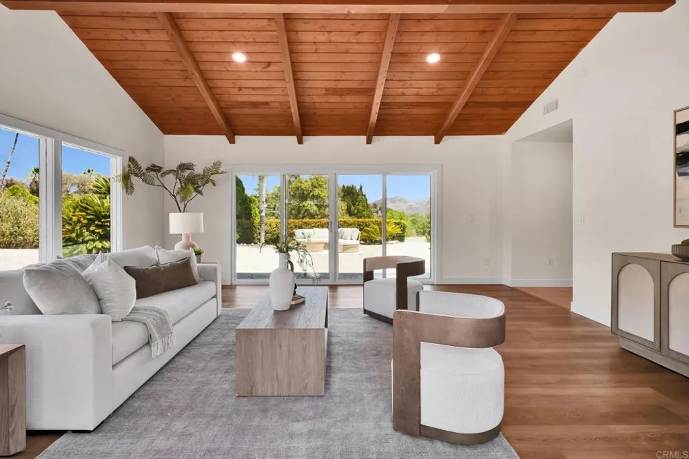 3131 Summit Drive Escondido, CA 92025