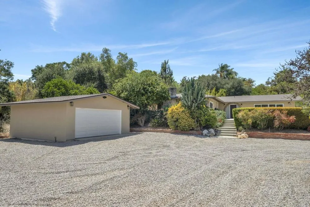 3131 Summit Drive Escondido, CA 92025