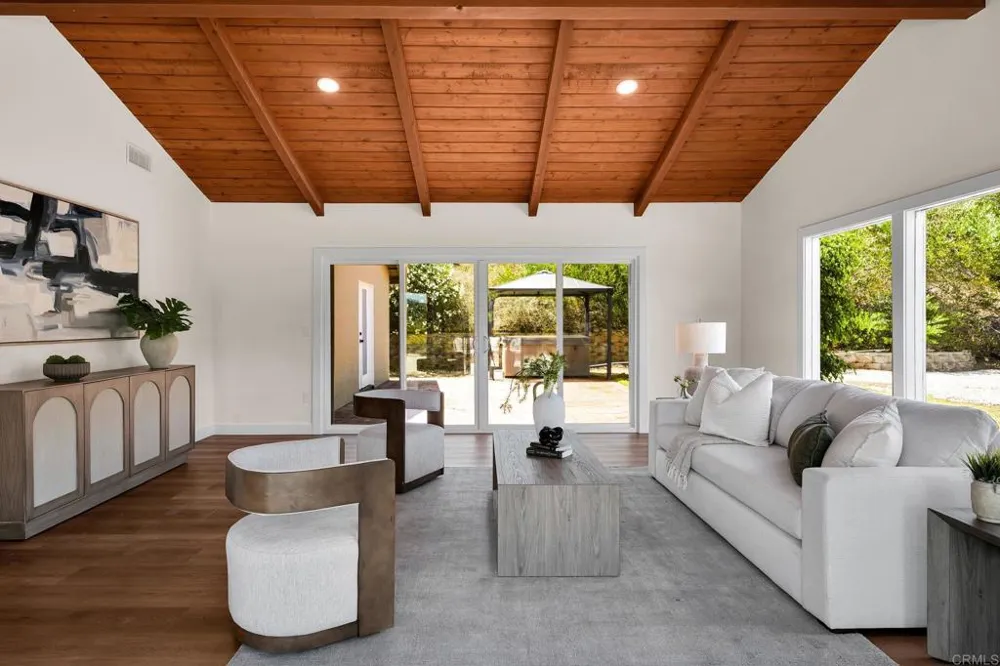 3131 Summit Drive Escondido, CA 92025