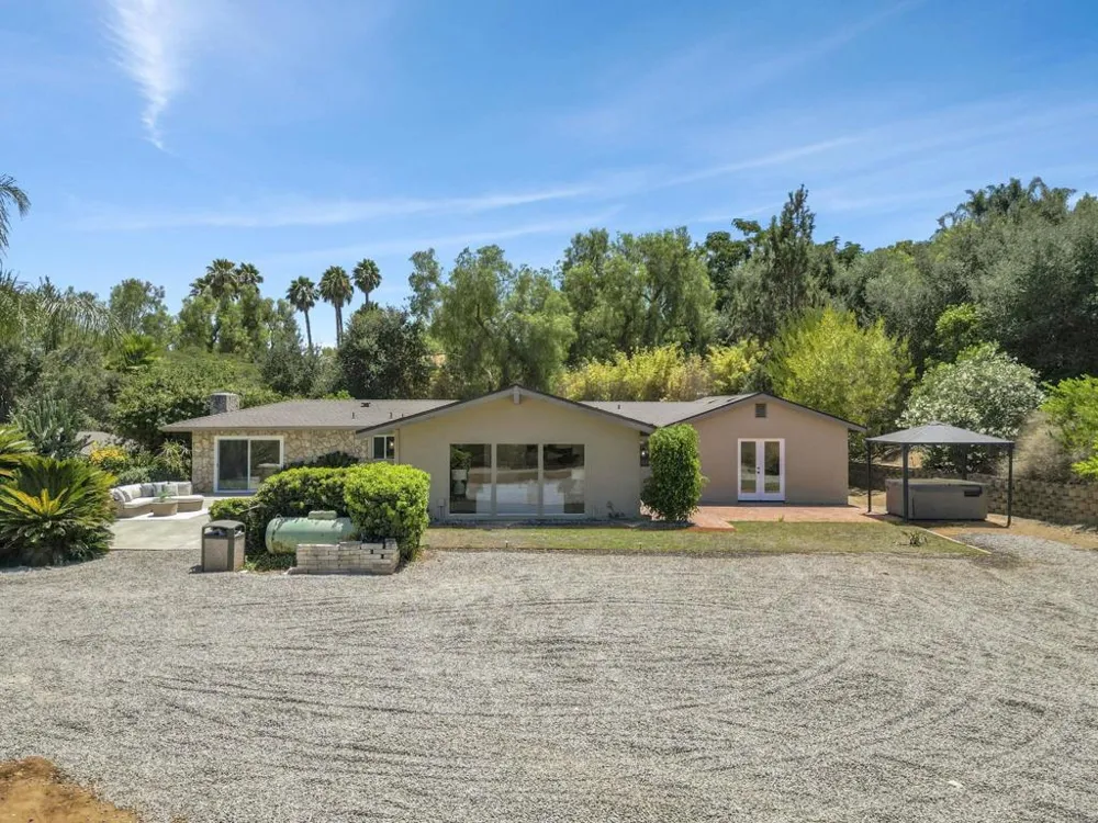 3131 Summit Drive Escondido, CA 92025