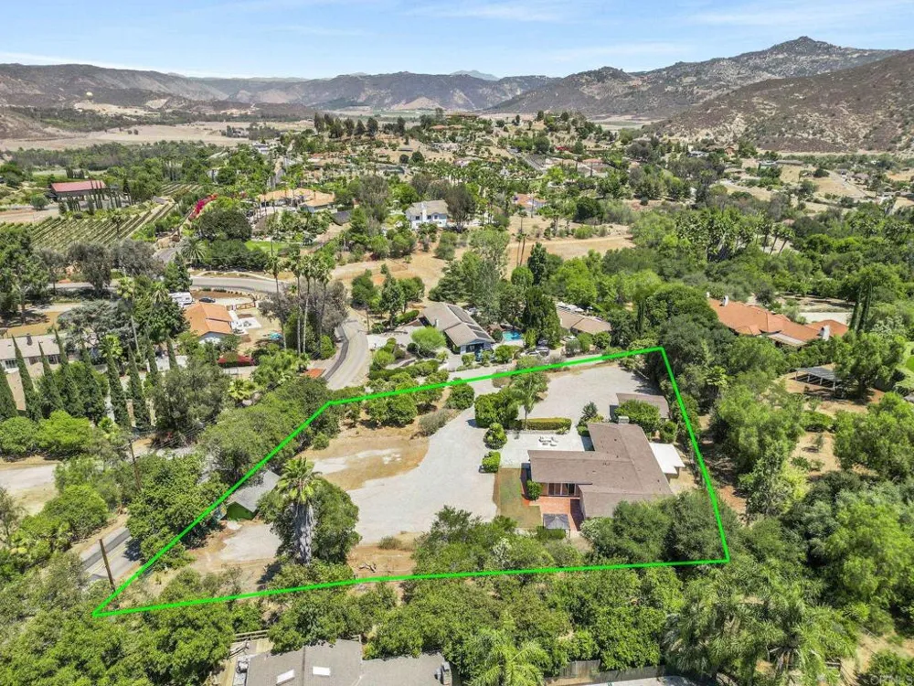 3131 Summit Drive Escondido, CA 92025