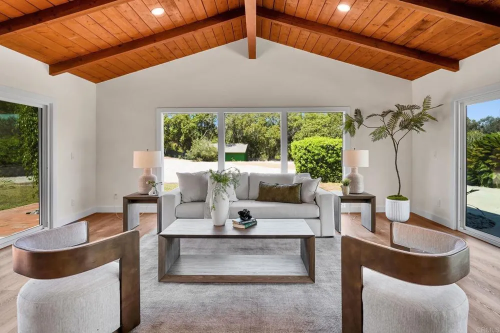 3131 Summit Drive Escondido, CA 92025