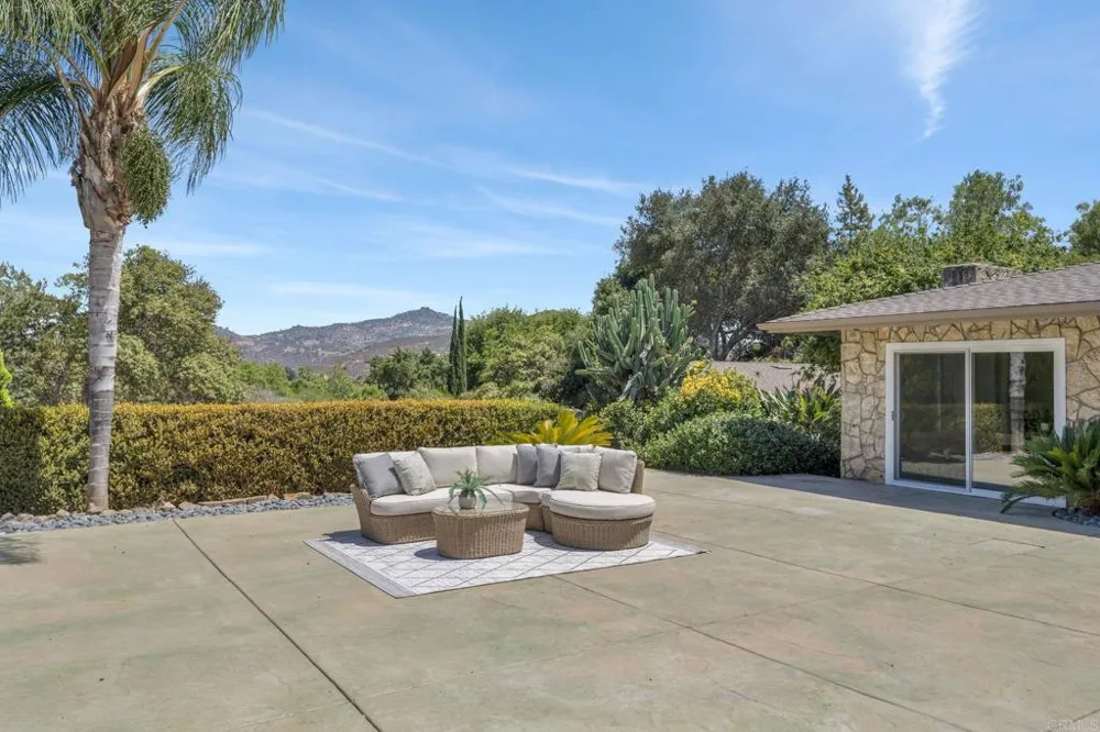 3131 Summit Drive Escondido, CA 92025