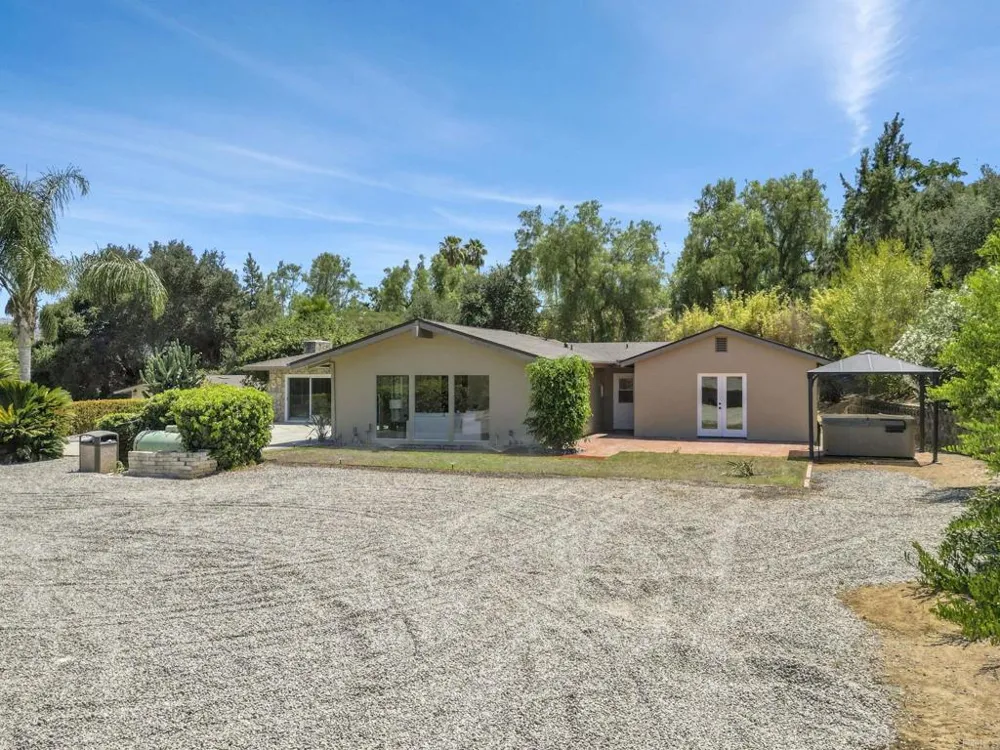 3131 Summit Drive Escondido, CA 92025