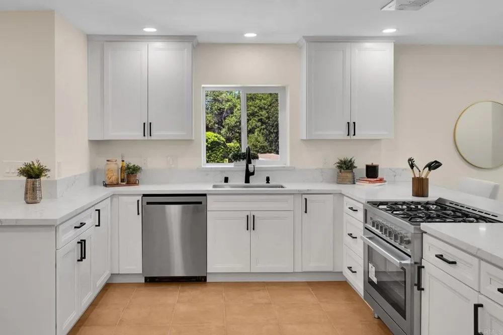 3131 Summit Drive Escondido, CA 92025