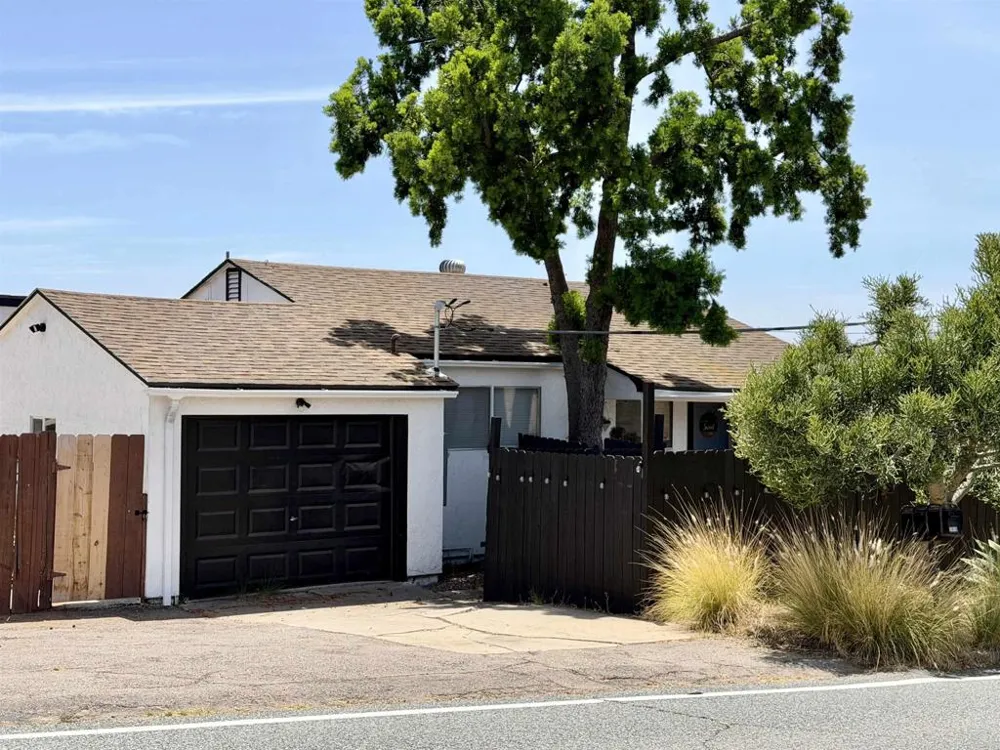 2610 Helix St. Spring Valley, CA 91977