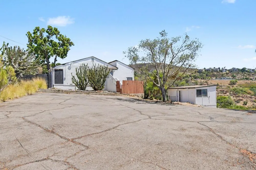 2610 Helix St. Spring Valley, CA 91977