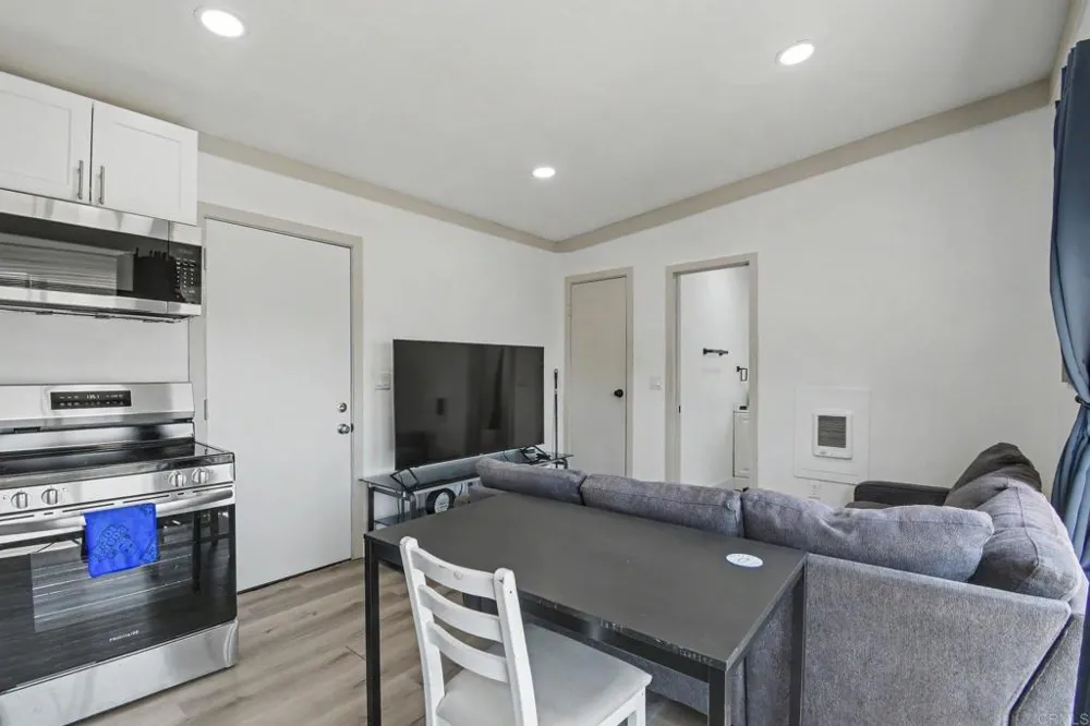 2610 Helix St. Spring Valley, CA 91977