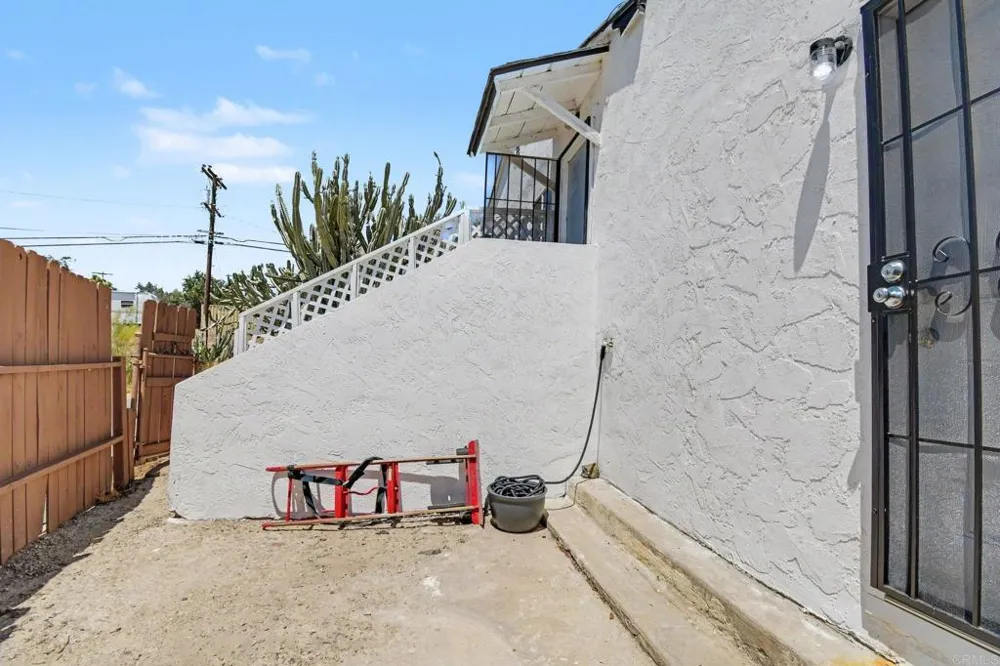 2610 Helix St. Spring Valley, CA 91977