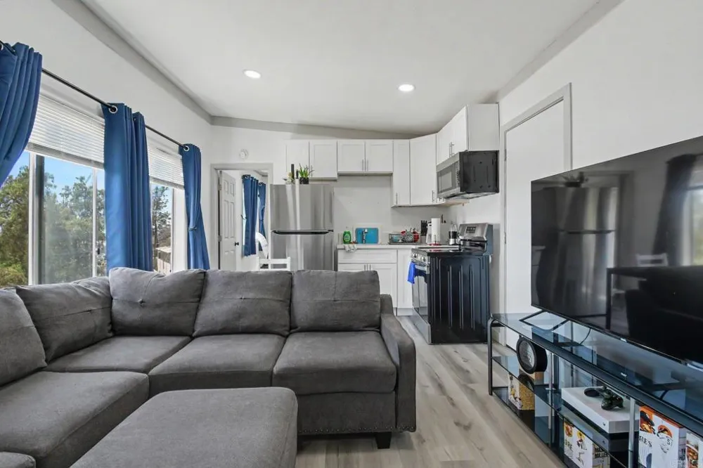 2610 Helix St. Spring Valley, CA 91977