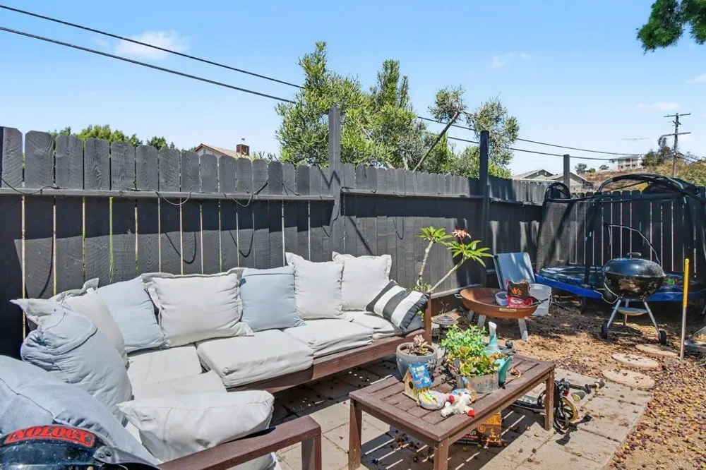 2610 Helix St. Spring Valley, CA 91977