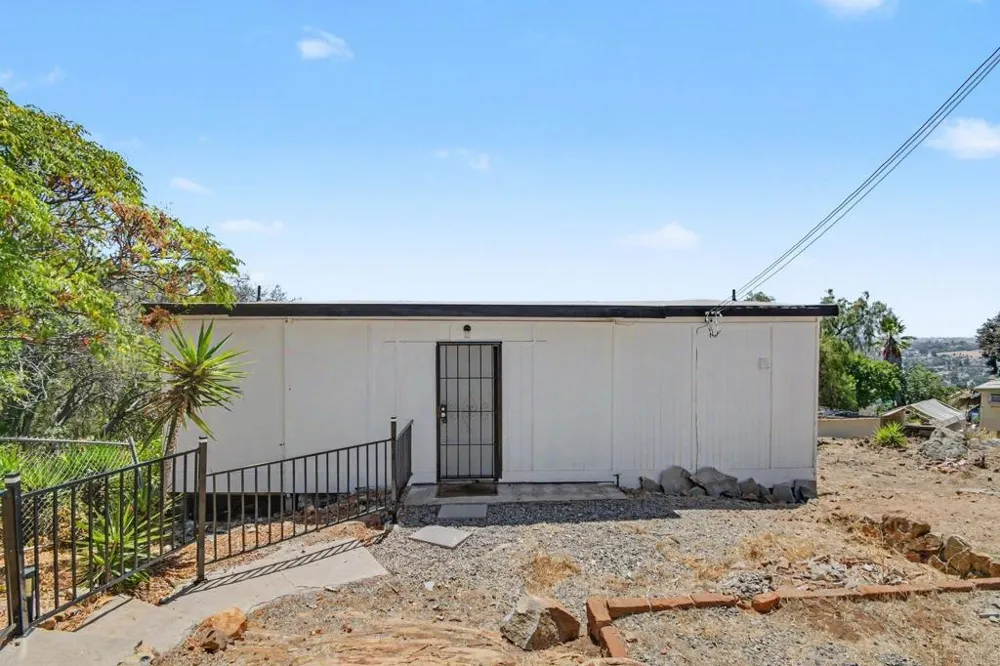 2610 Helix St. Spring Valley, CA 91977
