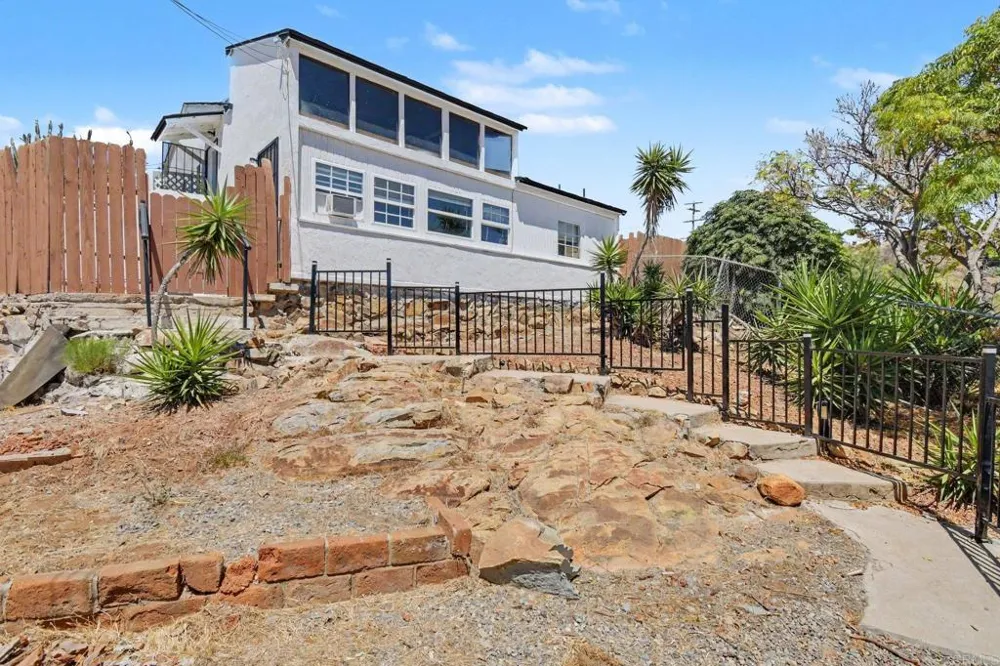 2610 Helix St. Spring Valley, CA 91977