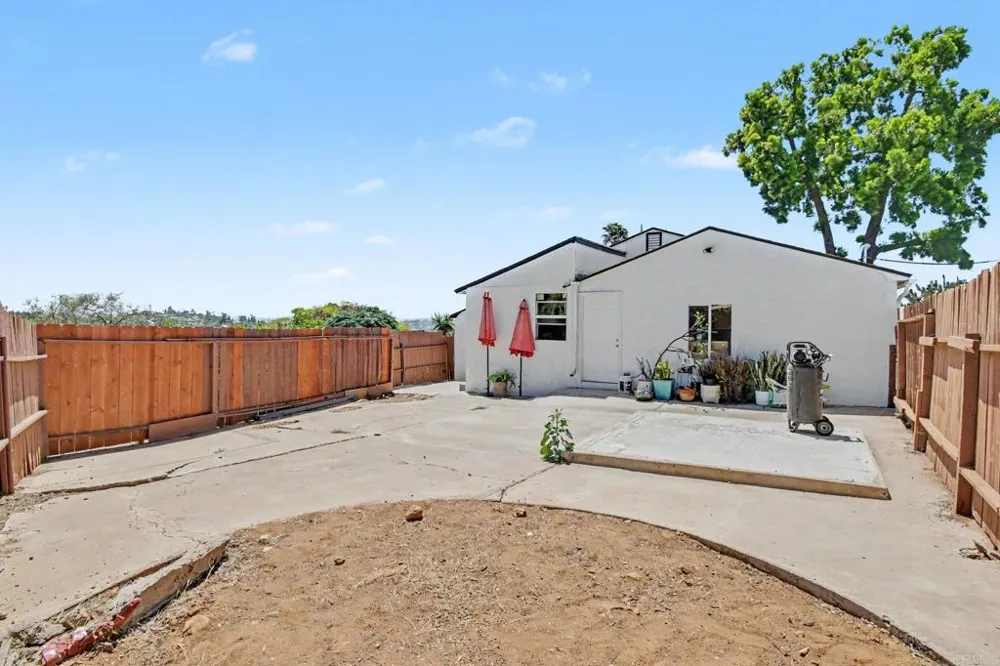 2610 Helix St. Spring Valley, CA 91977