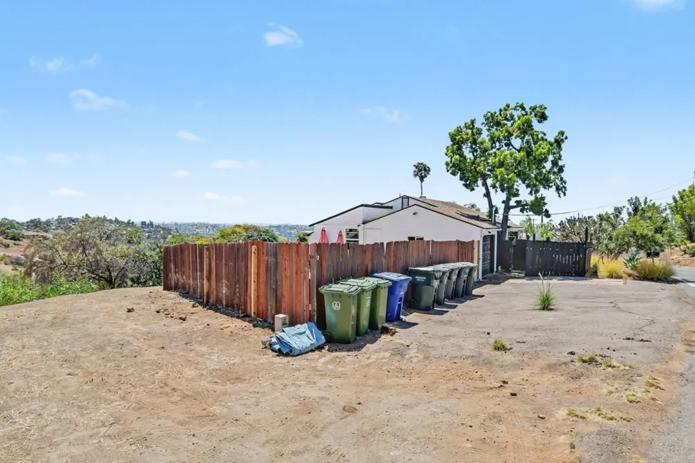 2610 Helix St. Spring Valley, CA 91977