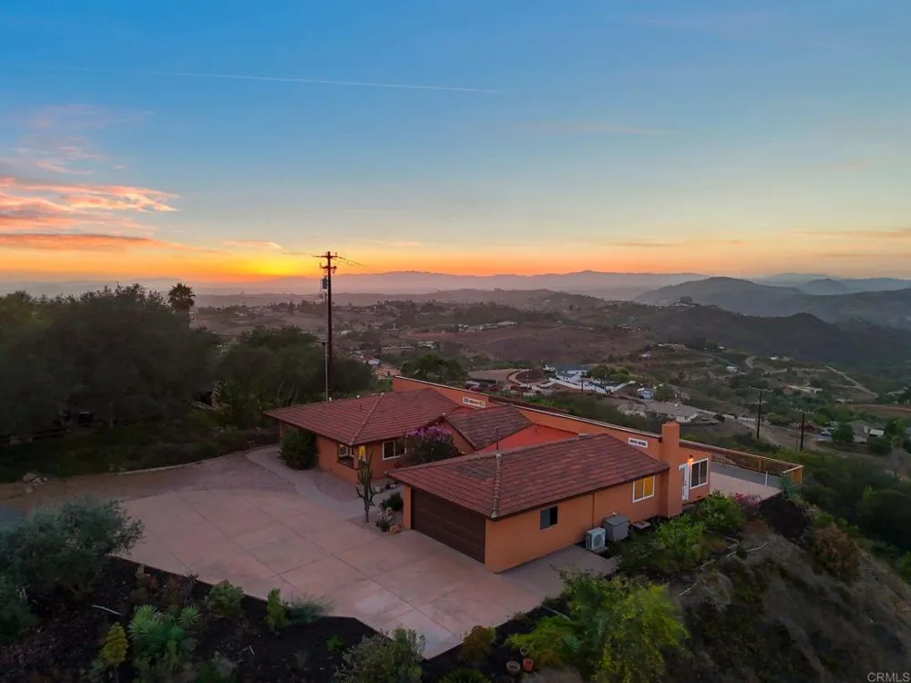 30603 Roadrunner Valley Center, CA 92082