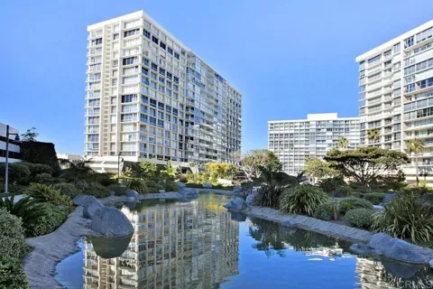 1710 Avenida del Mundo #807