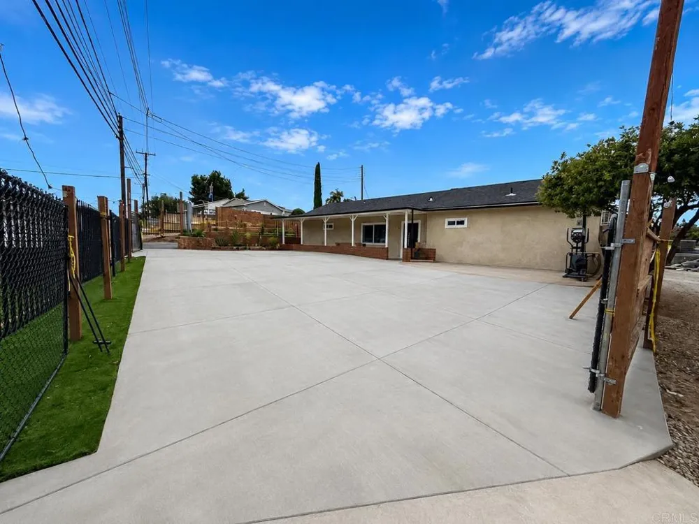 8327 Winter Gardens Lakeside, CA 92040