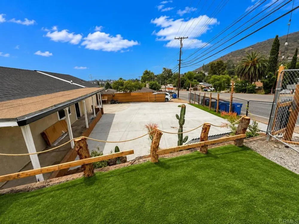 8327 Winter Gardens Lakeside, CA 92040