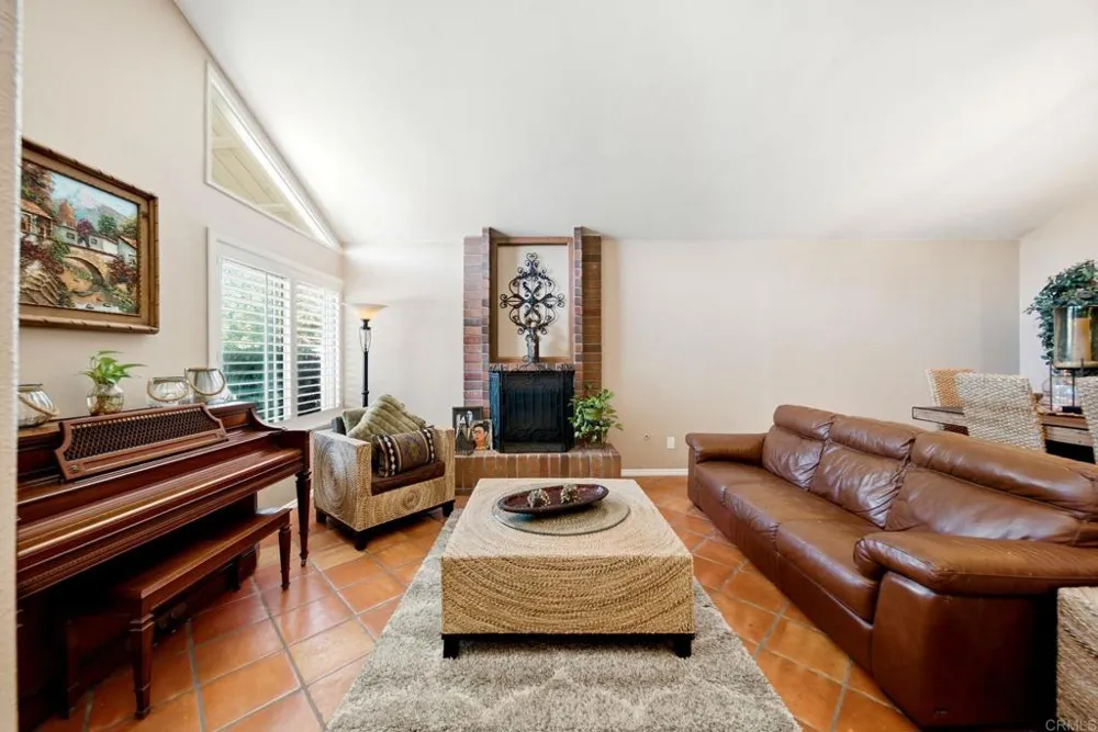 1663 Linda Sue Lane Encinitas, CA 92024