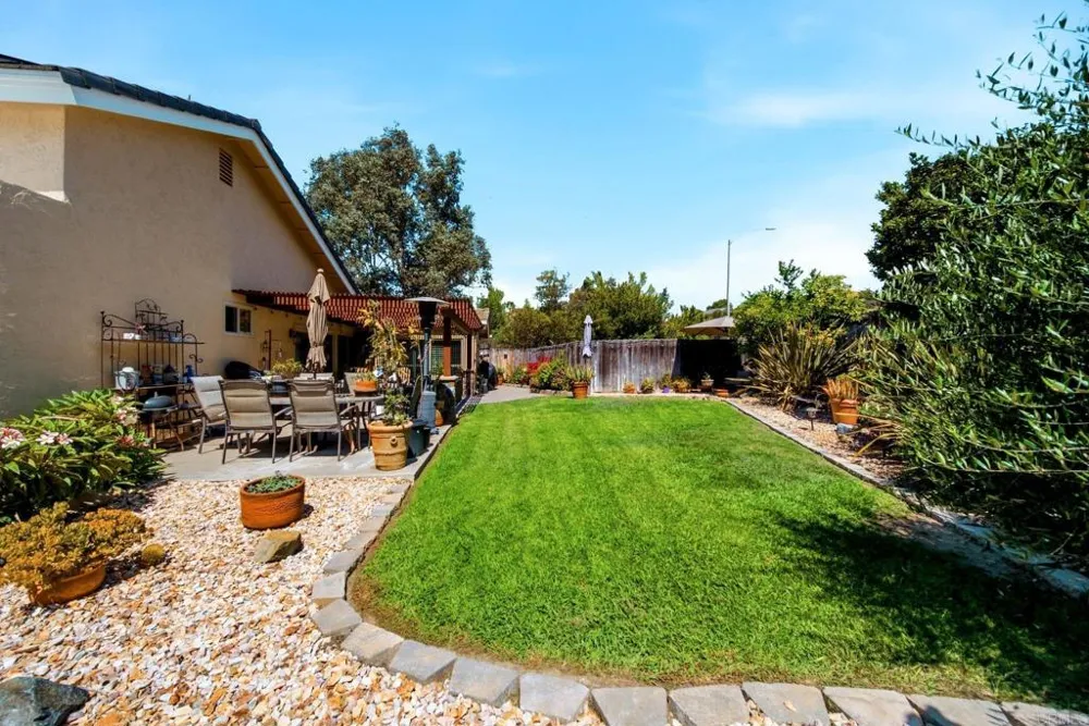 1663 Linda Sue Lane Encinitas, CA 92024