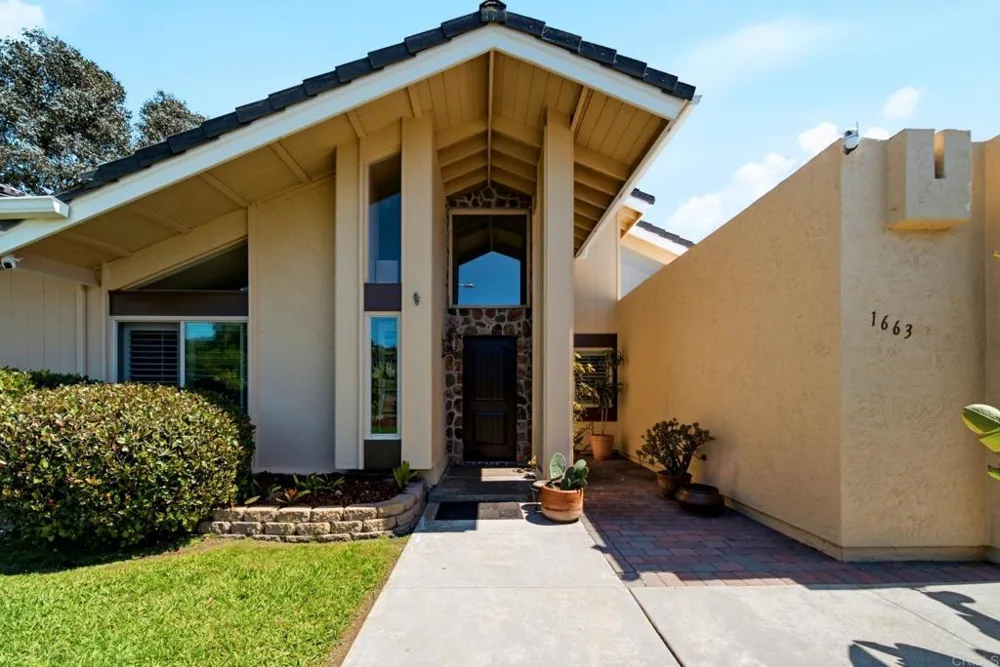 1663 Linda Sue Lane Encinitas, CA 92024