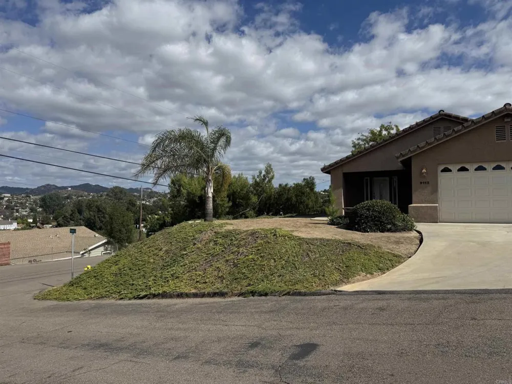 9112 Pinzolo Lakeside, CA 92040