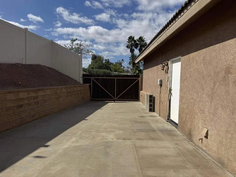 9112 Pinzolo Lakeside, CA 92040