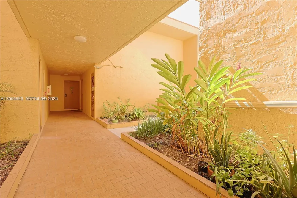 9340 W Flagler St #104B Miami, FL 33174