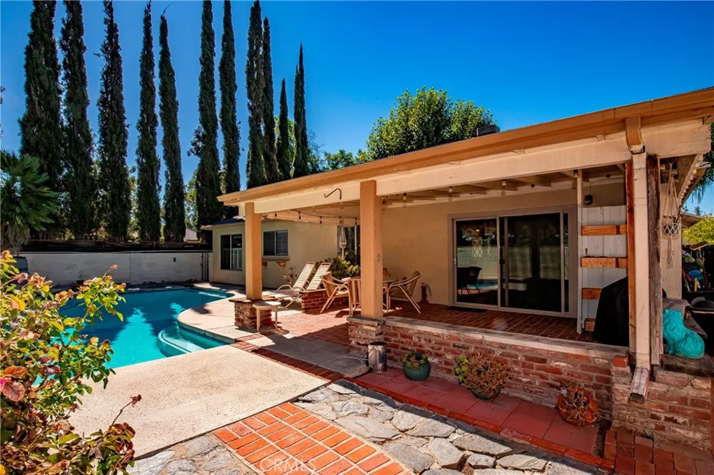 21115 Altena Drive Saugus, CA 91350