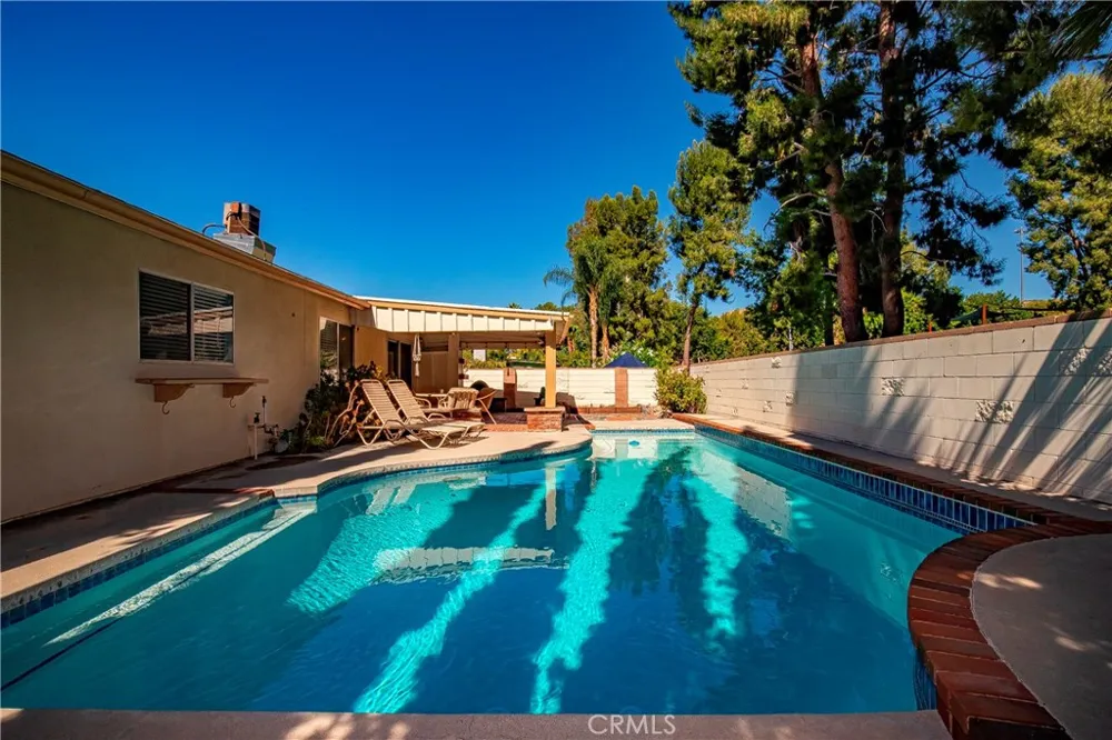 21115 Altena Drive Saugus, CA 91350