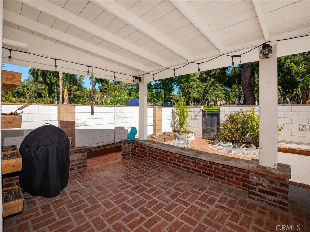 21115 Altena Drive Saugus, CA 91350