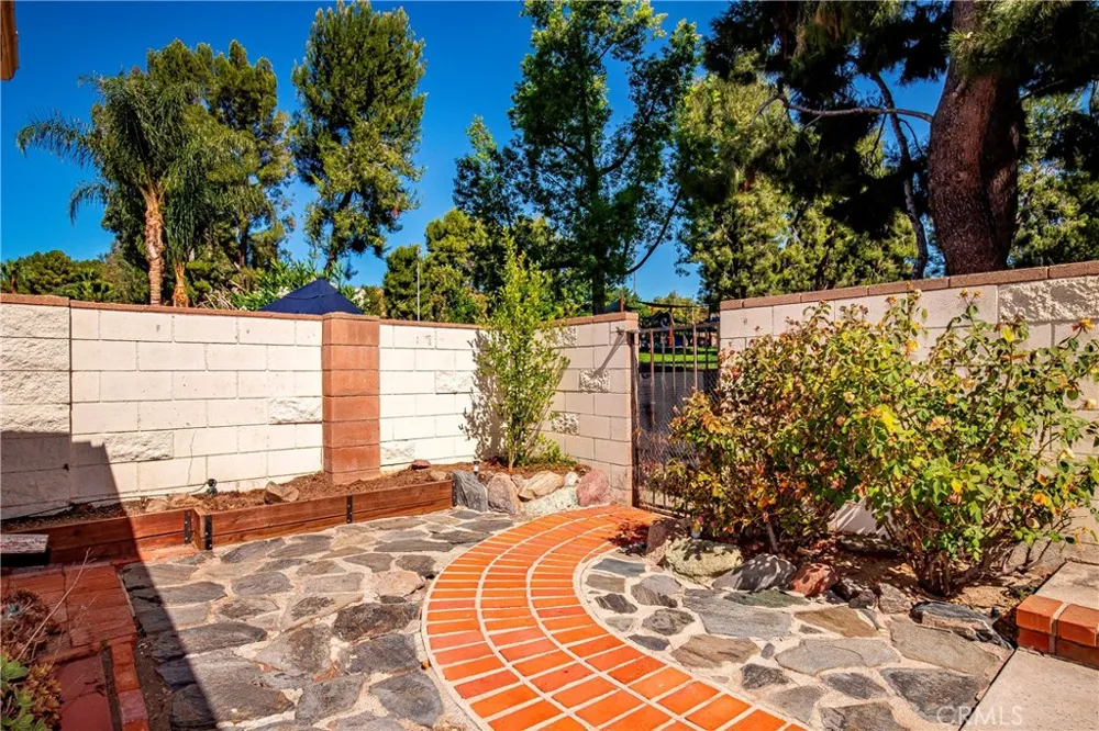 21115 Altena Drive Saugus, CA 91350