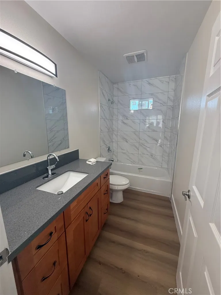 1053 Hyatt Wilmington, CA 90744