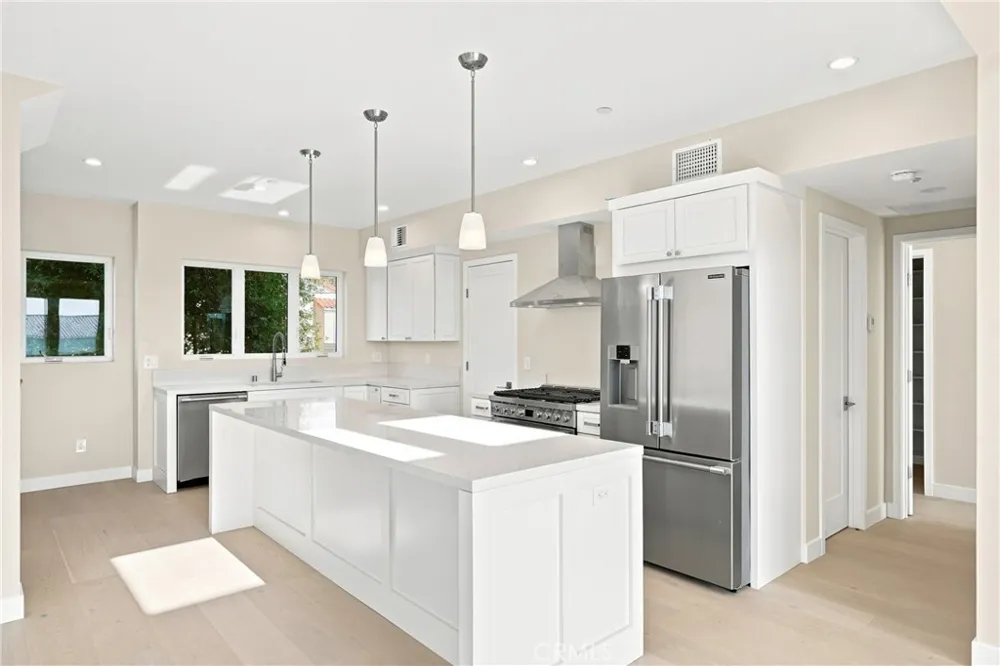 109 Francisca Avenue Redondo Beach, CA 90277
