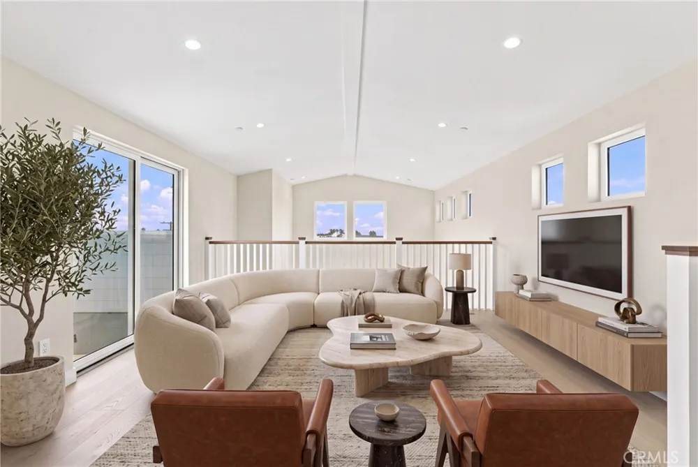 109 Francisca Avenue Redondo Beach, CA 90277